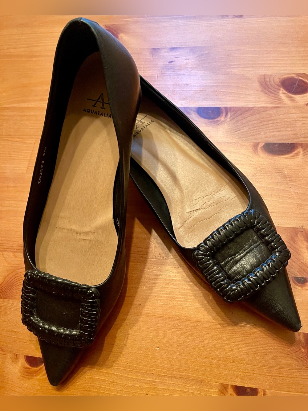 Aquatalia Jena Black Leather Pointed Toe Flats Shoes Buckle Accent Sz 8.5-9